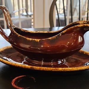 Hull Gravy Boat with Serving Tray